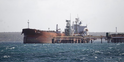 Kiev, 'stanotte colpite 21 petroliere russe nel Mar d'Azov'
