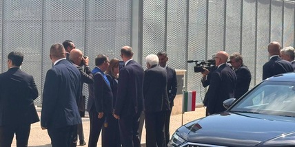 Mattarella ad Andria per decennale strage ferroviaria, applausi e strette di mano