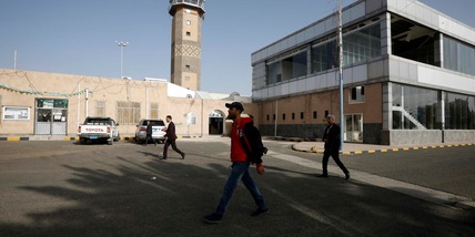 Media Yemen, Riad sta attaccando l'aeroporto internazionale di Sana'a