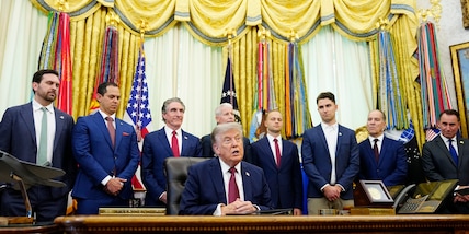 Trump, 'parliamo con l'Iran più seriamente, non ho fretta di chiudere'