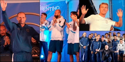 Napoli, presentata la squadra a Dimaro: Allegri travolto dall'ovazione dei tifosi