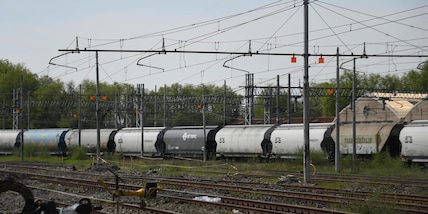 Incendio sui binari a Verona, treni deviati e cancellati