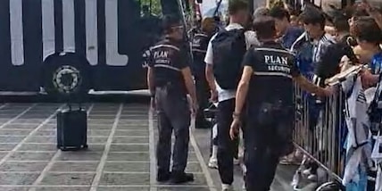 La Juve arriva a Hong Kong, tournée al via: Milik si ferma con i tifosi