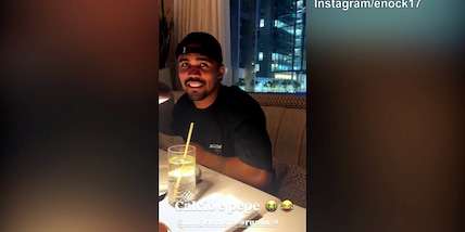 Enock Balotelli prende in giro Douglas Costa: "Cosa mangi?"