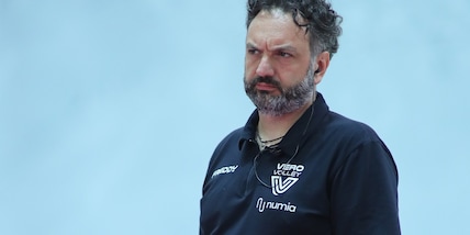 Stefano Lavarini lascia la panchina di Milano