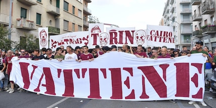 "Cairo vattene", migliaia di tifosi del Toro alla contestazione prima del Milan