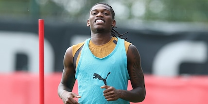Leao, il Galatasaray affonda ma l'Aston Villa rilancia: ora tocca al Milan