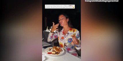 Che bontà! Elisabetta Gregoraci si lecca le dita
