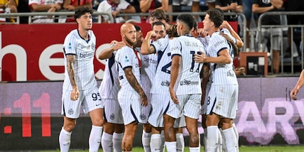 L’Inter espugna Cagliari: basta Calhanoglu. Lazio, Frattesi gol: Genoa ko! Chivu-Gattuso a punteggio pieno