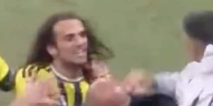 Lione-Fenerbahce e maxi rissa finale, le decisioni dell'Uefa: Guendouzi squalificato, salta la Roma