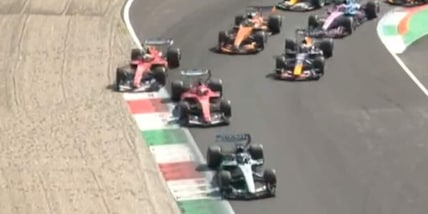 "Mi ha spinto fuori", tensione Leclerc-Hamilton: caos Ferrari, l'incidente e quel precedente del 2020
