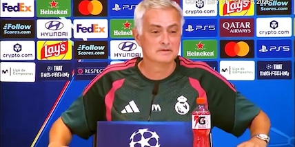 Giornalista fa un regalo "particolare" a Mourinho