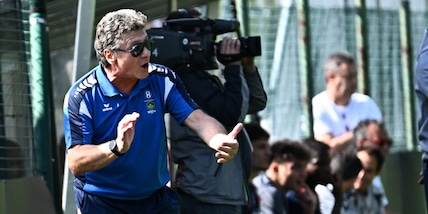 Mazzarri umiliato: "Urla e fuma in panchina. Per me vale zero, non lo voglio nemmeno nominare"