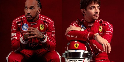 Hamilton e Leclerc, la coppia Ferrari si presenta con tute e caschi 2025 Hamilton e Leclerc, la coppia Ferrari si presenta con tute e caschi 2025