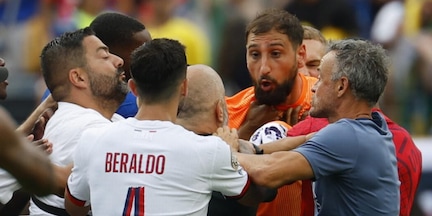 Luis Enrique, che vergogna! L'imbarazzante difesa in conferenza ma le immagini lo smascherano Luis Enrique, che vergogna! L'imbarazzante difesa in conferenza ma le immagini lo smascherano