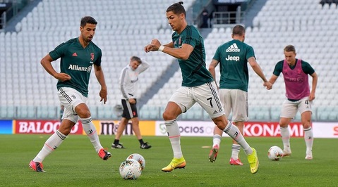 Juventus, partitella allo Stadium: tridente CR7, Dybala, Douglas