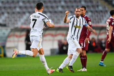 Torino-Juve 2-2: Ronaldo salva Pirlo, Sanabria show nel derby