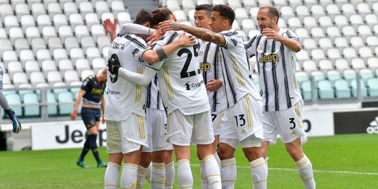 Tris Juve al Genoa: Pirlo a -1 dal Milan