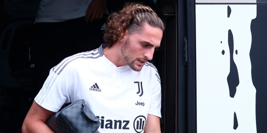 Juve, addio a 20 milioni: mamma Rabiot blocca l’affare con lo United