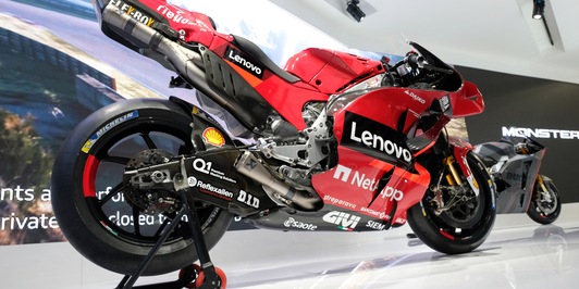 Moto: Bagnaia, primo abbraccio con i tifosi all'Eicma