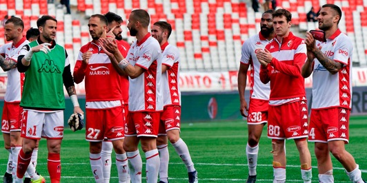 Frosinone e Genoa si guardano Pisa-Bari