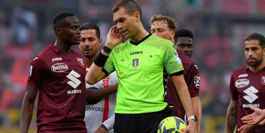 Toro, come si fa a non dare un rigore così? Se succedesse a qualcun altro...