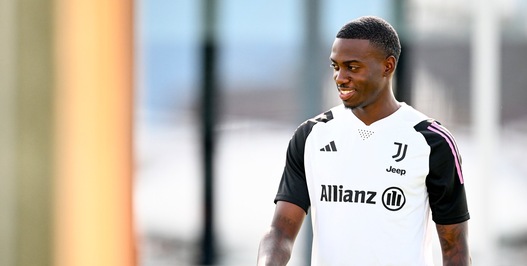 La Juventus di Weah, correndo a tutta fascia senza concorrenza