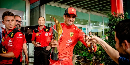 Sainz, cosa c'è dietro il capolavoro tattico Ferrari: perché ora è un leader