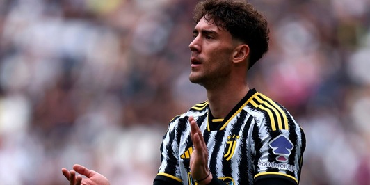 Vlahovic, l’agente va dalla Juve: la possibile novità sul rinnovo di contratto