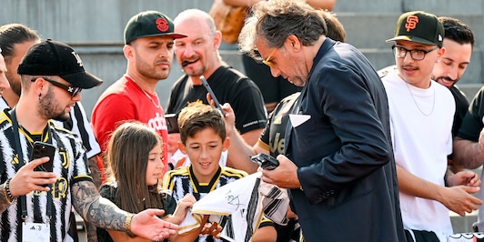 Giuntoli, dagli autografi in Germania a quelli di Koopmeiners e altri due...