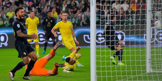 Juventus-Lazio 1-0: un'autorete di Gila lancia Motta, aggancio a Conte in vetta