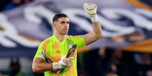 Dibu Martinez sembra Buffon, l'Aston Villa si salva: pari Juve a Birmingham
