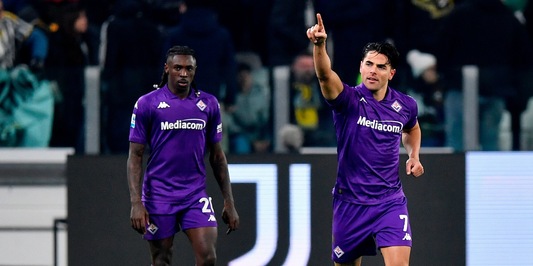 La Juve scappa, la Fiorentina la riacciuffa due volte: Motta, altra beffa