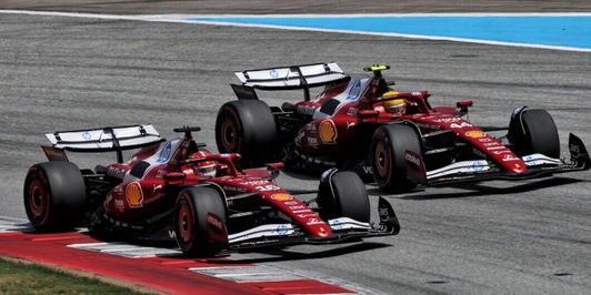 La Ferrari cresce, ma è solo Leclerc. Hamilton incassa