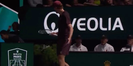 Anche Sinner perde la pazienza, si gira verso il team e lo fulmina così: “Cavolo…”