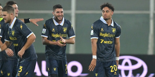 Carrarese, tris all’Entella ma perde l’ex Juve Hasa. Il Frosinone vola in vetta, il Pescara sprofonda Carrarese, tris all’Entella ma perde l’ex Juve Hasa. Il Frosinone vola in vetta, il Pescara sprofonda