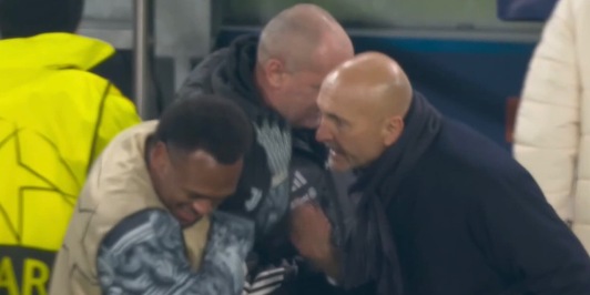 Spalletti show durante Juve-Benfica, lite con un tifoso e schiaffi a Openda: "Ti devi..."