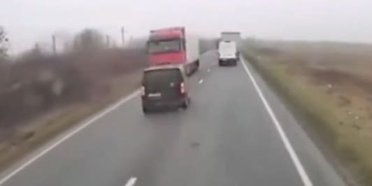 Tragedia in Romania, morti sul colpo sette tifosi Paok e altri tre gravissimi: incidente terribile