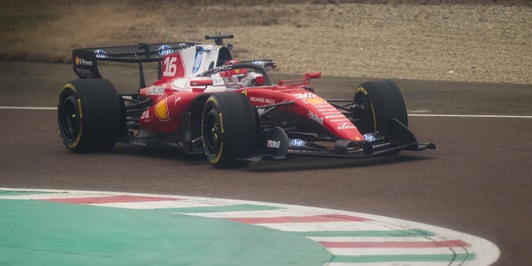 Chilometri e cronometro: la risposta della Ferrari