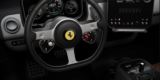 Ecco perché gli interni della Ferrari elettrica sembrano un iPhone