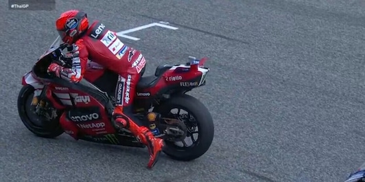 Che rischio di Marquez: sfiorato il dramma