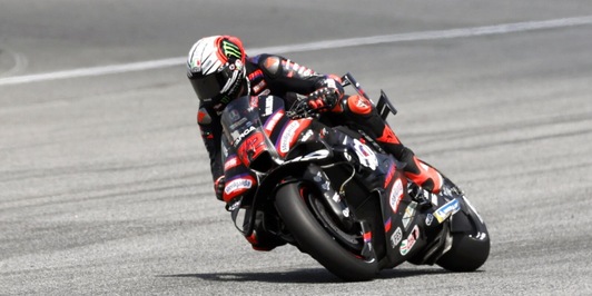 Super Bezzecchi trionfa in Thailandia! Disastro Marquez, ruota bucata! Bagnaia 9º