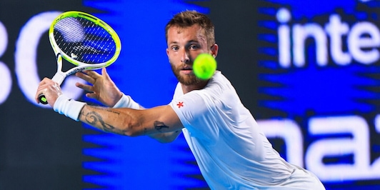 Moutet, Sinner all’esame di follia: chi è l’imprevedibile tennista che gioca senza coach