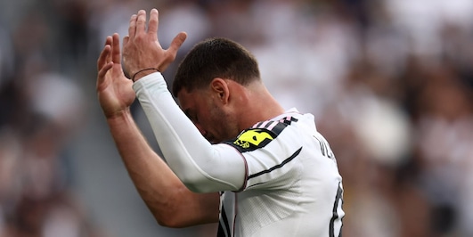Resilienza Vlahovic tra silenzi e famiglia: il nuovo stop e l'ennesima attesa per lui e la Juve