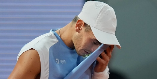 Arnaldi si ritira dal Roland Garros: salta la semifinale contro Cobolli, il motivo
