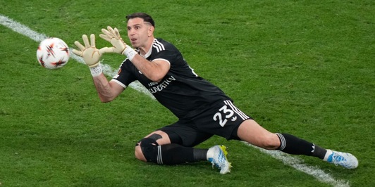 Dibu Martinez, Juve stregata: l’affondo mercato e quella promessa da mantenere