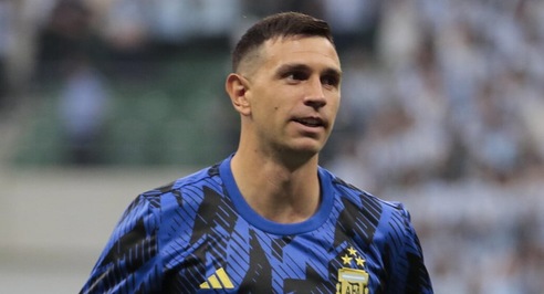 Dibu Martinez attende la Juve: Carnevali entra subito nel vivo, ecco cosa manca per la fumata bianca