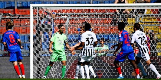 Juve, pari all'esordio con il Basilea: Ekhator infortunato, Perin para un rigore, Salvi espulso