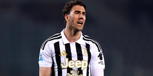 Vlahovic, la Juve di nuovo addosso: la 9 è sullo store. Ma dentro il club c’è chi dice no