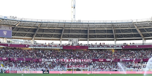 Stadio Toro: prato nuovo per il Milan. Poi toccherà al Fila Stadio Toro: prato nuovo per il Milan. Poi toccherà al Fila